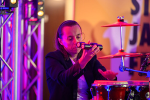 Starówka Jazz Festival – Old Boys Band / Big Band Bochnia - Koncert jazzowy w Amfiteatrze w Tarnowie – widok na scenę i zgromadzoną publiczność.