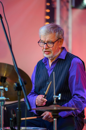 Starówka Jazz Festival – Old Boys Band / Big Band Bochnia - Koncert jazzowy w Amfiteatrze w Tarnowie – widok na scenę i zgromadzoną publiczność.