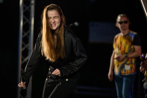 Był Sobie Blues 2026: Śląska Grupa Bluesowa - Na scenie na pierwszym planie wokalistka ŚGB Agnieszka Łapka, w tle harmonijkarz Michał Kielak