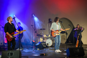 Koncert: Paragrafy i nuty - Zespół StandBy występujący na scenie amfiteatru