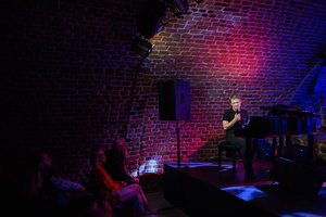 Jazzowa jesień w TCK: Piotr Wyleżoł Trio - Piotr Wyleżoł Trio na scenie Piwnic Tarnowskiego Centrum Kultury