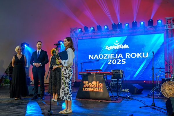 ZDEARZENIA 2025: Gala Kultury i Stypendiów | Koncert Zosi Karbowiak